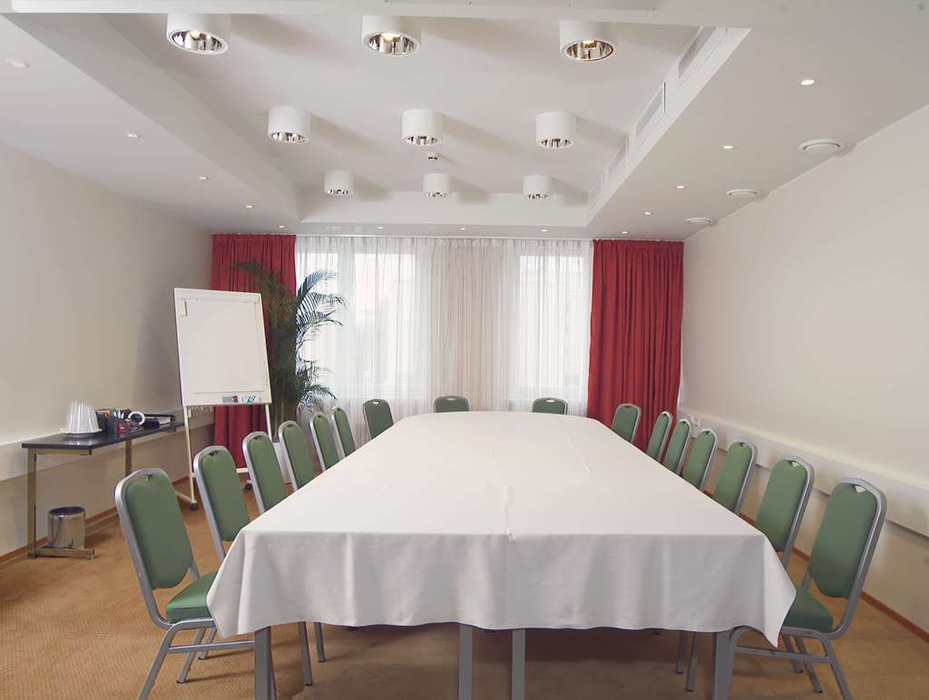 Hotel Oscar Varkaus Ανέσεις φωτογραφία